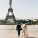 Wedding ceremony with a view of the Eiffel Tower organized by a Paris wedding planner.